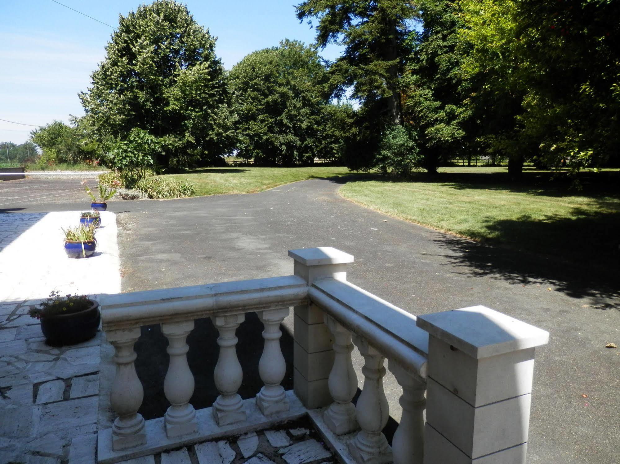 Chateau Ardilleux Экстерьер фото